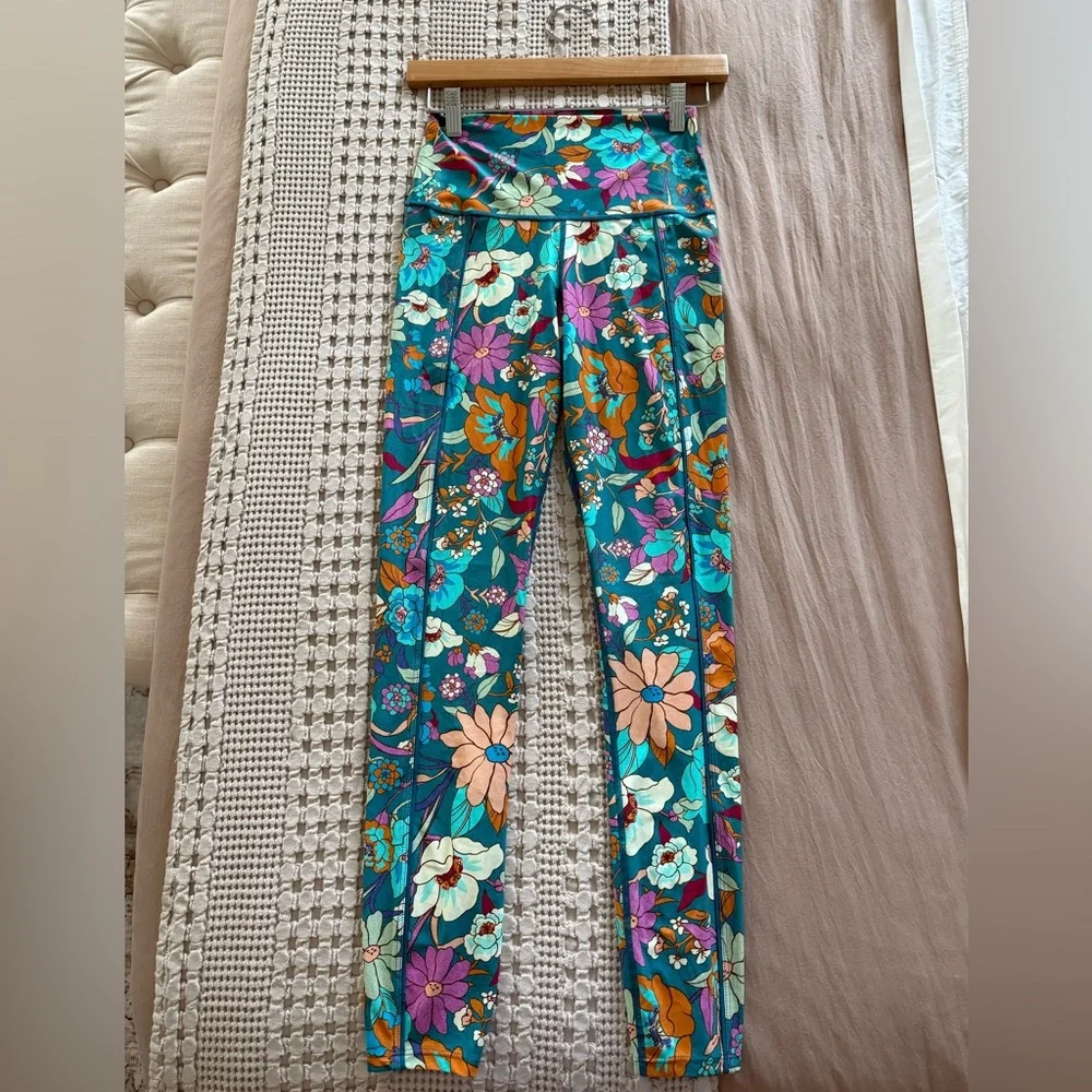 NEW B Fit by Beach‎ Bunny Multicolor Floral Leggings Size S